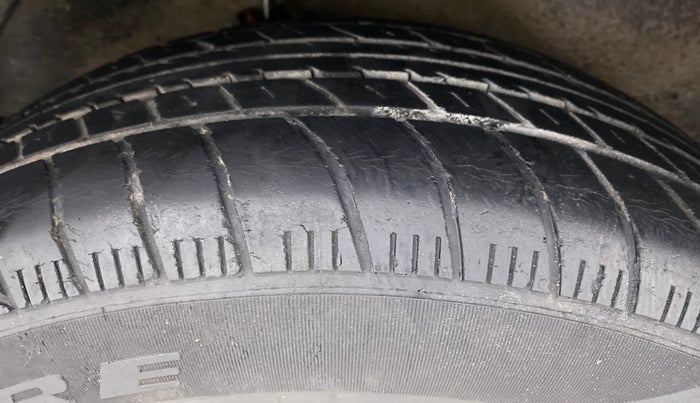 2014 Maruti Ritz ZXI, Petrol, Manual, 28,995 km, Right Rear Tyre Tread