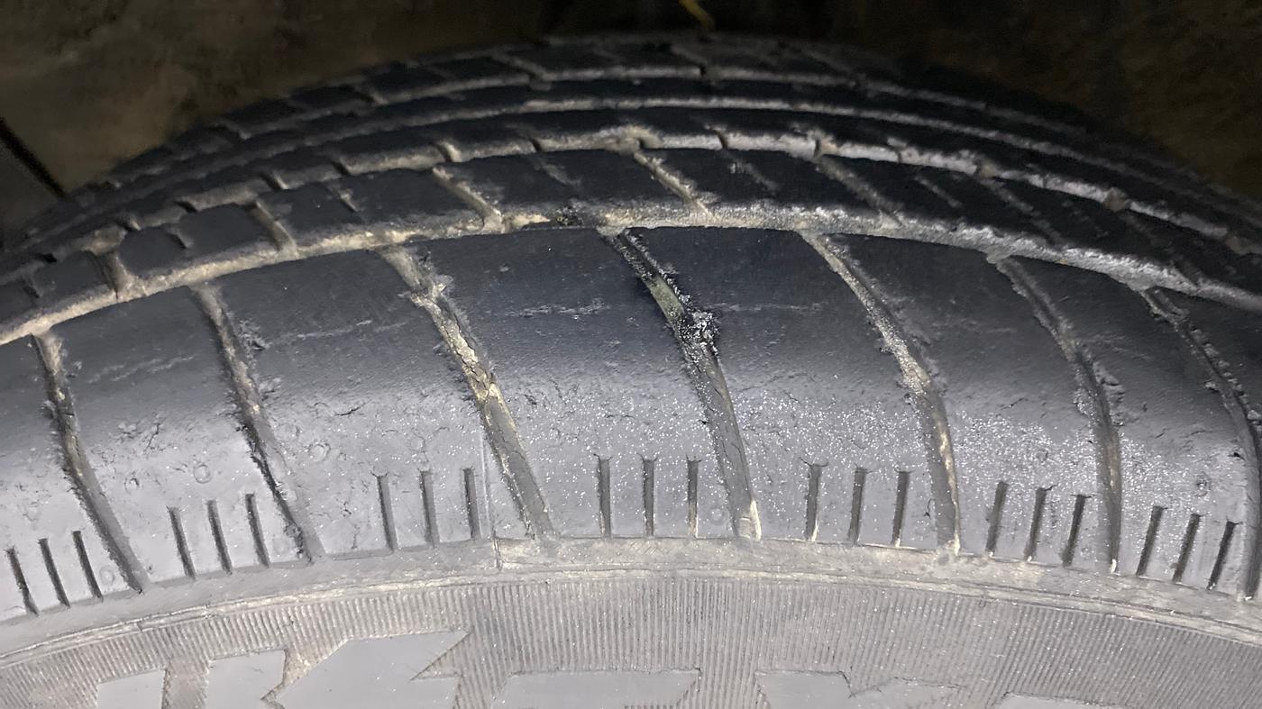 2014 Maruti Ritz ZXI, Petrol, Manual, 28,995 km, Left Front Tyre Tread