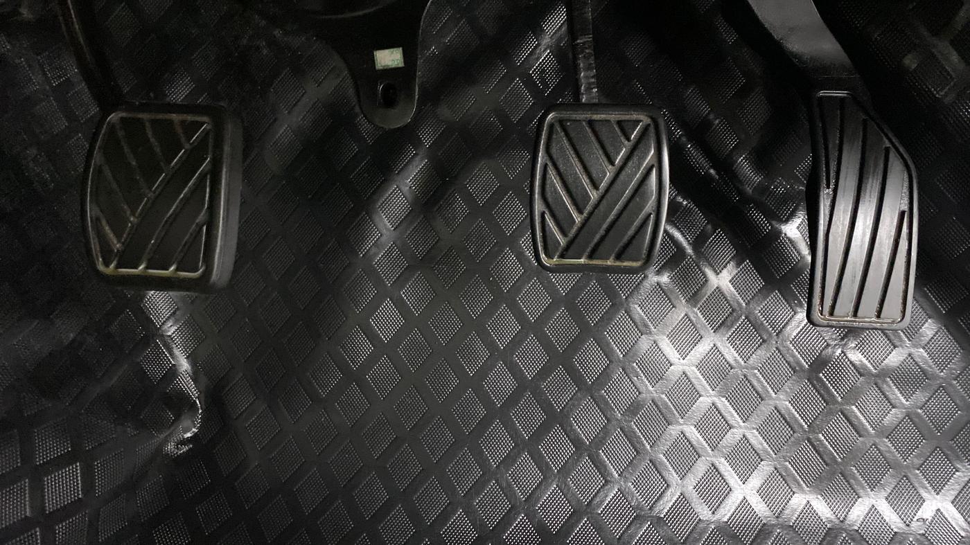 2014 Maruti Ritz ZXI, Petrol, Manual, 28,995 km, Pedals