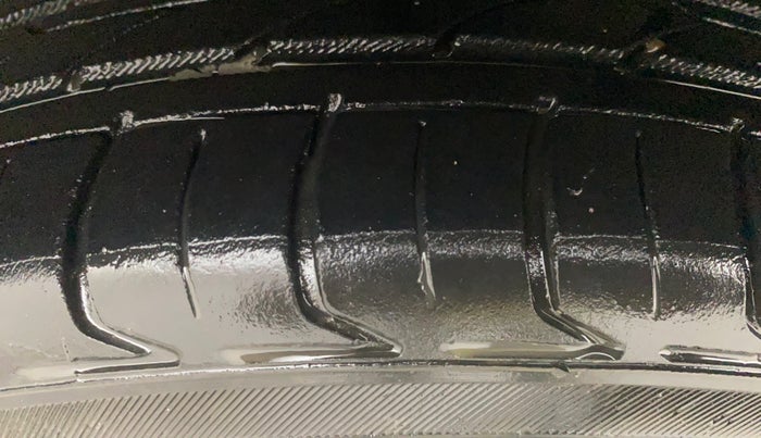 2014 Skoda Rapid ELEGANCE 1.6 MPI AT, CNG, Automatic, 43,105 km, Left Front Tyre Tread