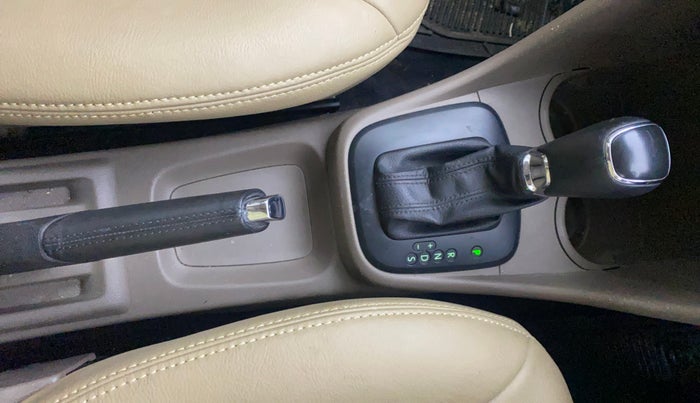 2014 Skoda Rapid ELEGANCE 1.6 MPI AT, CNG, Automatic, 43,105 km, Gear Lever