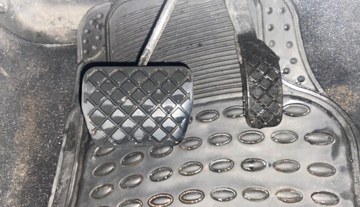 2014 Skoda Rapid ELEGANCE 1.6 MPI AT, CNG, Automatic, 43,105 km, Pedals