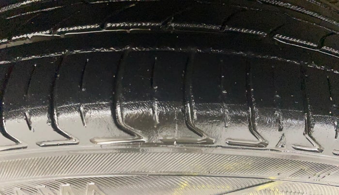 2014 Skoda Rapid ELEGANCE 1.6 MPI AT, CNG, Automatic, 43,105 km, Right Rear Tyre Tread