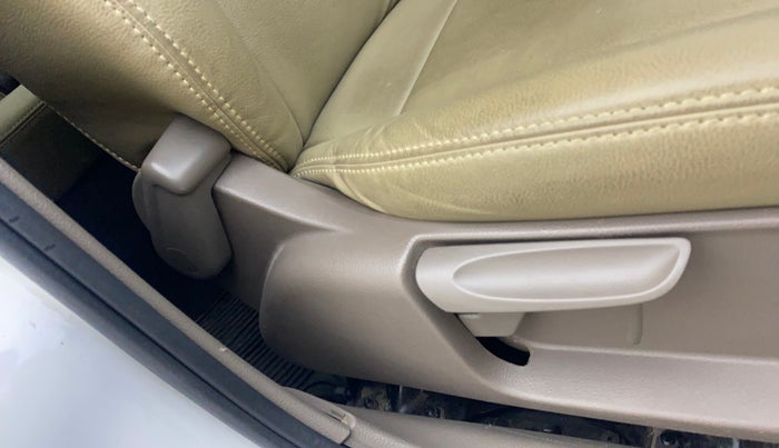 2014 Skoda Rapid ELEGANCE 1.6 MPI AT, CNG, Automatic, 43,105 km, Driver Side Adjustment Panel