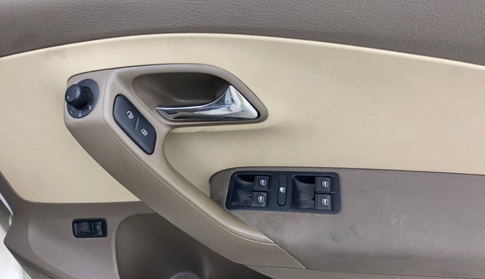 2014 Skoda Rapid ELEGANCE 1.6 MPI AT, CNG, Automatic, 43,105 km, Driver Side Door Panels Control