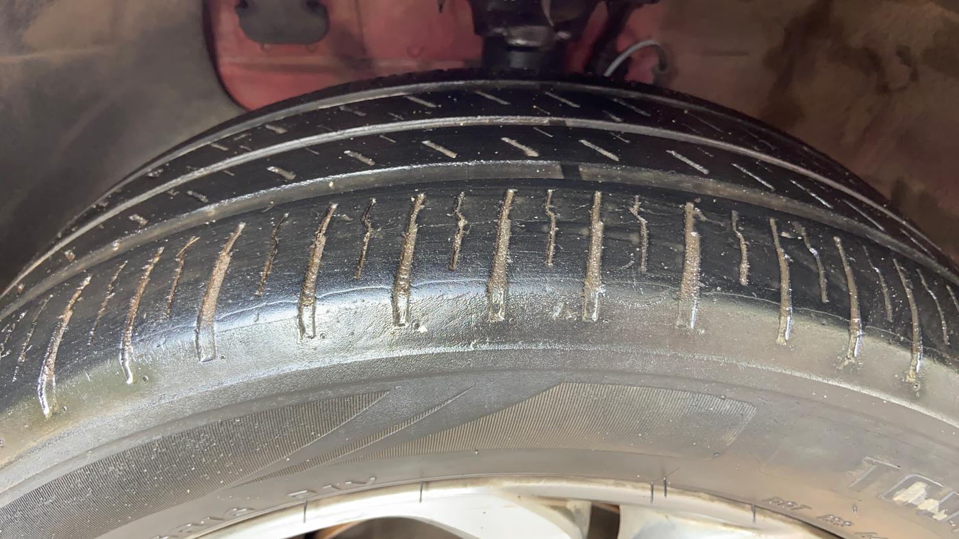 2019 Hyundai Elite i20 ASTA 1.2 (O), CNG, Manual, 1,17,259 km, Left Front Tyre Tread