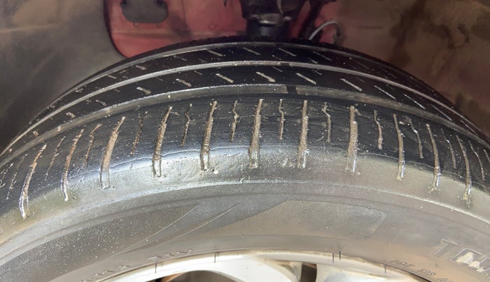 2019 Hyundai Elite i20 ASTA 1.2 (O), CNG, Manual, 1,17,259 km, Left Front Tyre Tread