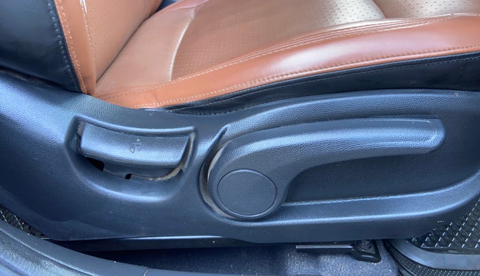 2019 Hyundai Elite i20 ASTA 1.2 (O), CNG, Manual, 1,17,259 km, Driver Side Adjustment Panel