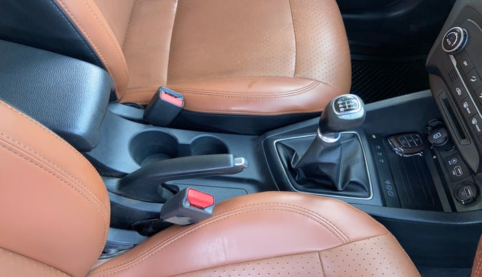 2019 Hyundai Elite i20 ASTA 1.2 (O), CNG, Manual, 1,17,259 km, Gear Lever