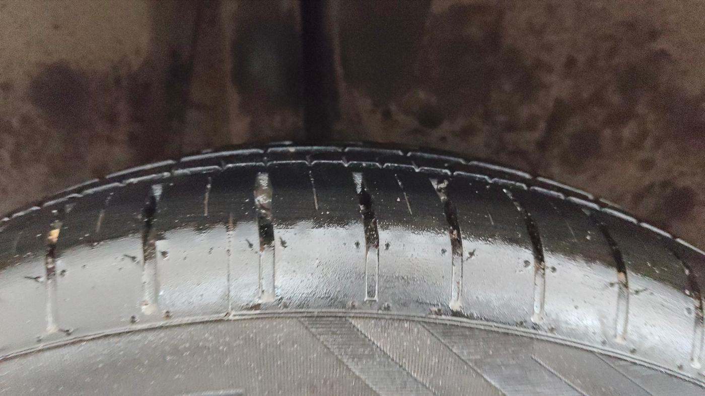 2022 Maruti Swift ZXI PLUS AMT, Petrol, Automatic, 26,885 km, Right Rear Tyre Tread