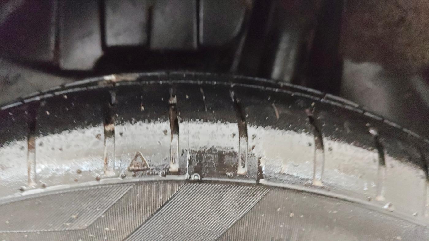 2022 Maruti Swift ZXI PLUS AMT, Petrol, Automatic, 26,885 km, Left Rear Tyre Tread