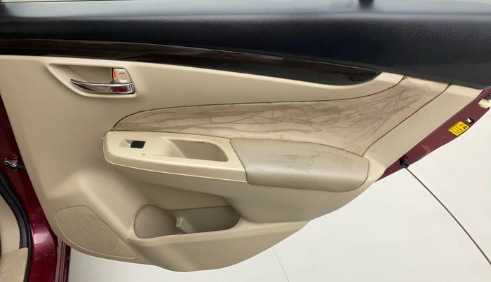 2016 Maruti Ciaz VXI, Petrol, Manual, 64,162 km, Right rear door - Trim has minor damage