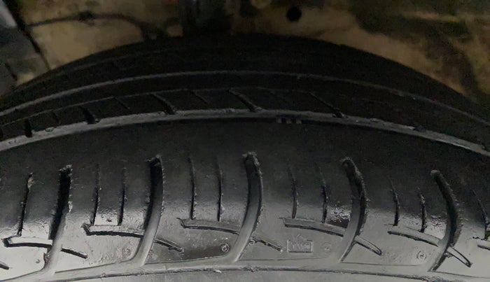 2016 Maruti Ciaz VXI, Petrol, Manual, 64,162 km, Left Front Tyre Tread