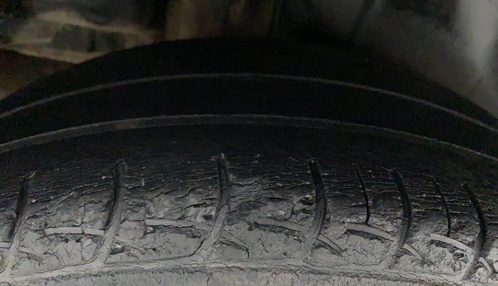 2016 Maruti Ciaz VXI, Petrol, Manual, 64,162 km, Right Rear Tyre Tread