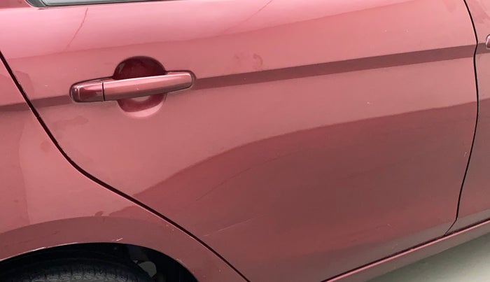 2016 Maruti Ciaz VXI, Petrol, Manual, 64,162 km, Right rear door - Minor scratches