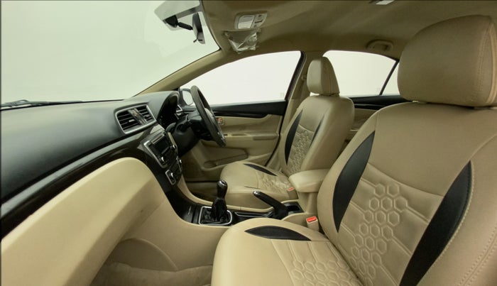 2016 Maruti Ciaz VXI, Petrol, Manual, 64,162 km, Right Side Front Door Cabin