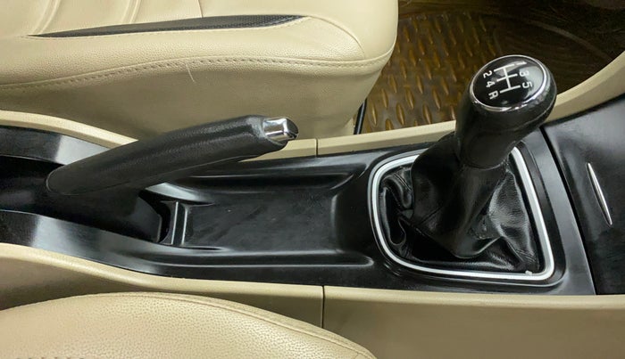 2016 Maruti Ciaz VXI, Petrol, Manual, 64,162 km, Gear Lever