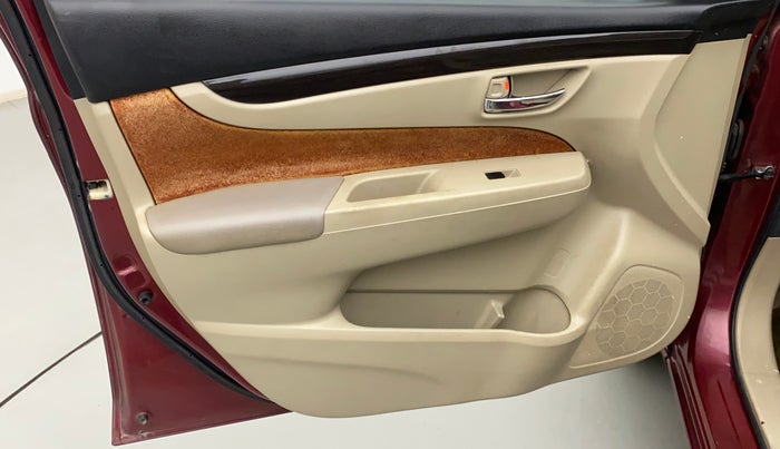 2016 Maruti Ciaz VXI, Petrol, Manual, 64,162 km, Front passenger door - Trim has minor damage