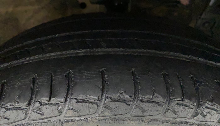 2016 Maruti Ciaz VXI, Petrol, Manual, 64,162 km, Right Front Tyre Tread