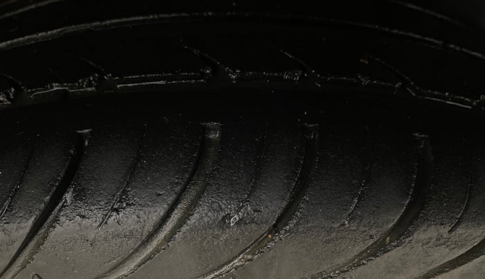 2015 Hyundai Eon MAGNA +, Petrol, Manual, 32,784 km, Left Rear Tyre Tread