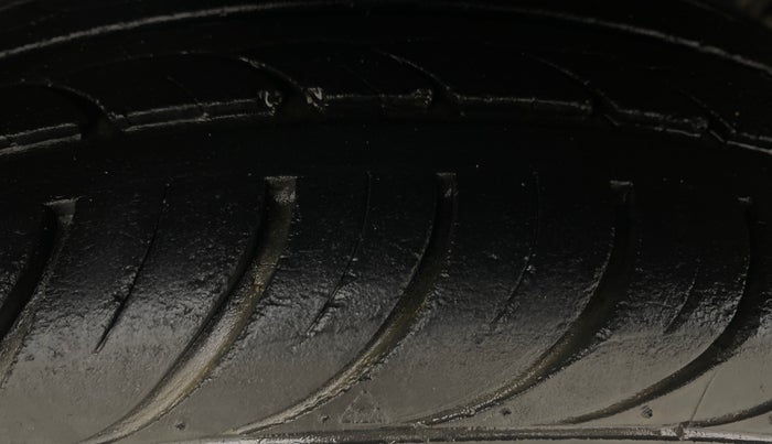 2015 Hyundai Eon MAGNA +, Petrol, Manual, 32,784 km, Right Rear Tyre Tread