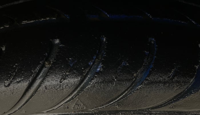 2015 Hyundai Eon MAGNA +, Petrol, Manual, 32,784 km, Right Front Tyre Tread