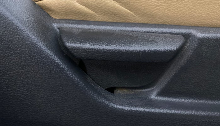 2015 Hyundai Eon MAGNA +, Petrol, Manual, 32,784 km, Driver Side Adjustment Panel