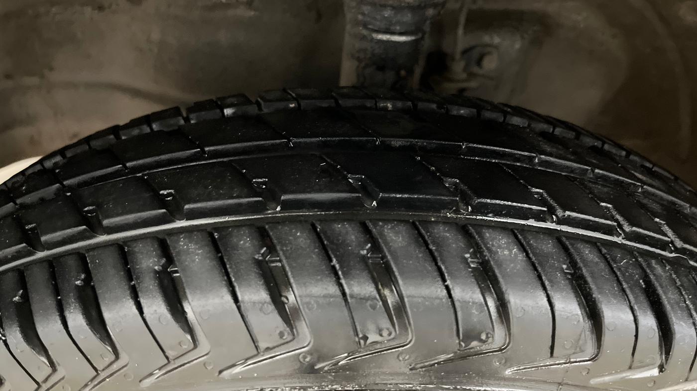 2016 Maruti Wagon R 1.0 LXI, Petrol, Manual, 59,727 km, Left Front Tyre Tread