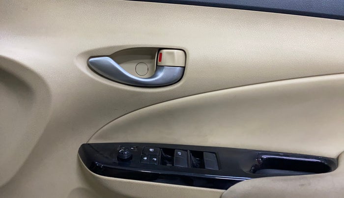 2018 Toyota YARIS G MT, Petrol, Manual, 71,573 km, Driver Side Door Panels Control