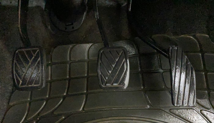 2018 Maruti Wagon R 1.0 LXI, CNG, Manual, 67,492 km, Pedals