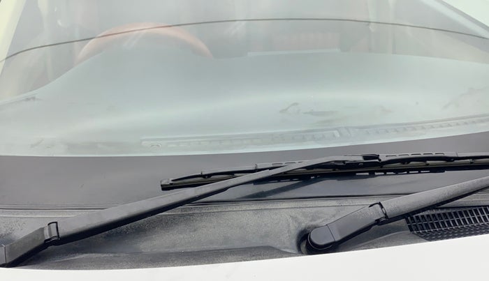 2021 Toyota YARIS G MT, Petrol, Manual, 24,667 km, Front windshield - Minor spot on windshield