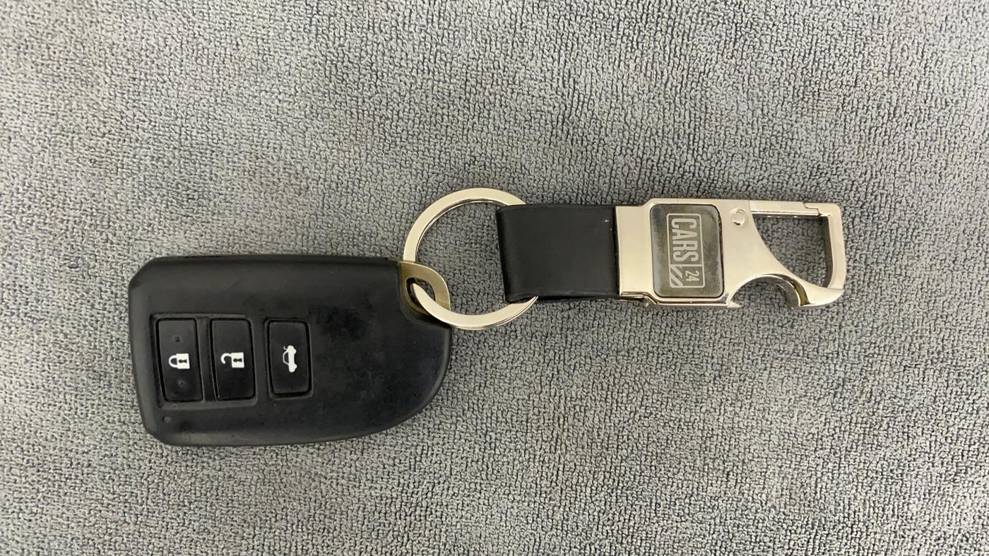 2021 Toyota YARIS G MT, Petrol, Manual, 24,667 km, Key Close Up