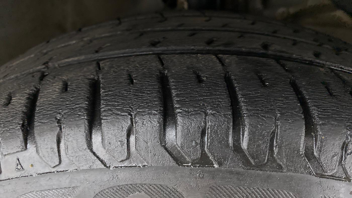 2019 Maruti XL6 ALPHA AT, Petrol, Automatic, 37,555 km, Right Front Tyre Tread