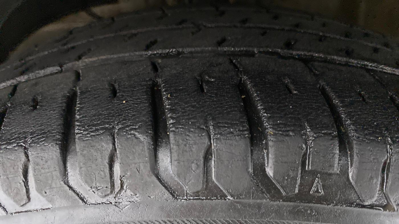 2019 Maruti XL6 ALPHA AT, Petrol, Automatic, 37,555 km, Left Front Tyre Tread
