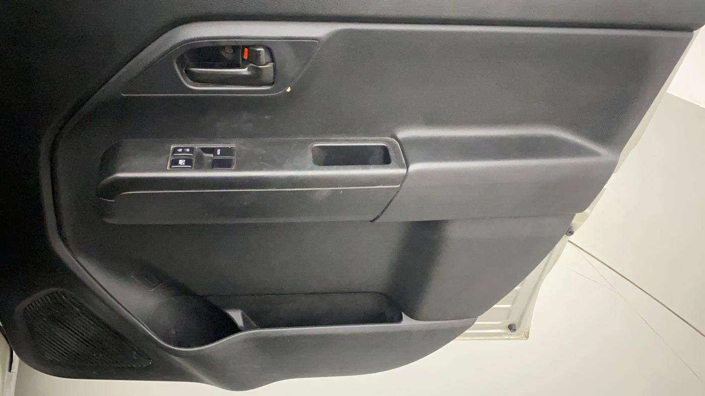 2019 Maruti New Wagon-R LXI CNG 1.0, CNG, Manual, 62,402 km, Driver Side Door Panels Control