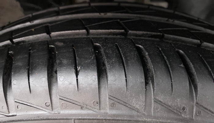 2021 Renault Kwid RXT 1.0 (O), Petrol, Manual, 4,782 km, Right Front Tyre Tread