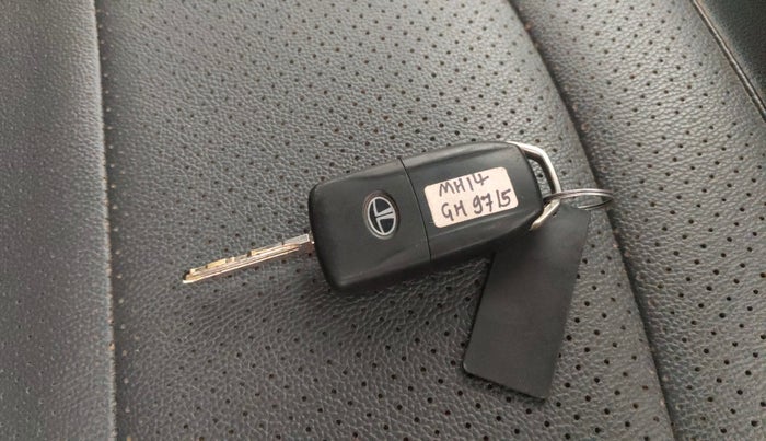 2017 Tata Tiago XZ PETROL, Petrol, Manual, 90,697 km, Key Close Up