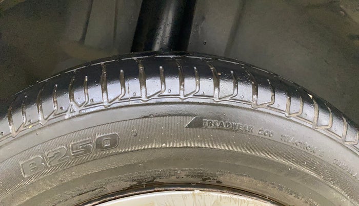 2015 Maruti Ertiga VXI CNG, CNG, Manual, 98,409 km, Right Rear Tyre Tread