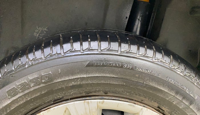 2015 Maruti Ertiga VXI CNG, CNG, Manual, 98,409 km, Left Rear Tyre Tread
