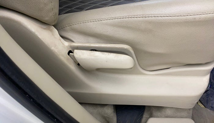 2015 Maruti Ertiga VXI CNG, CNG, Manual, 98,409 km, Driver Side Adjustment Panel