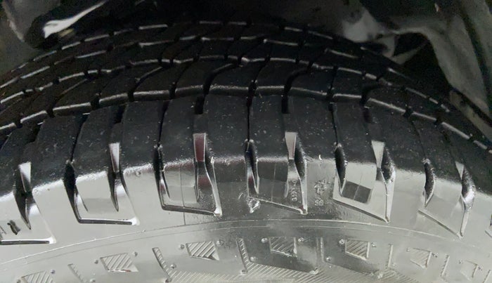 2013 Toyota Fortuner 3.0 AT 4X2, Diesel, Automatic, 1,09,266 km, Right Front Tyre Tread