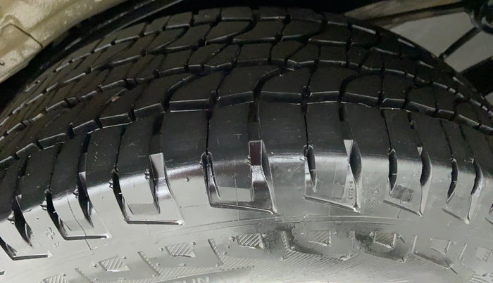 2013 Toyota Fortuner 3.0 AT 4X2, Diesel, Automatic, 1,09,266 km, Right Rear Tyre Tread