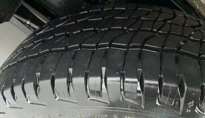 2013 Toyota Fortuner 3.0 AT 4X2, Diesel, Automatic, 1,09,266 km, Left Rear Tyre Tread