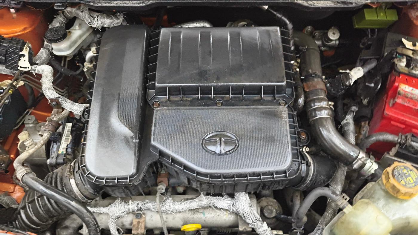 2018 Tata NEXON XZA PLUS DIESEL DUAL TONE, Diesel, Automatic, 40,712 km, Engine View
