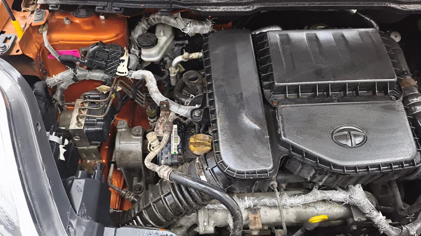2018 Tata NEXON XZA PLUS DIESEL DUAL TONE, Diesel, Automatic, 40,712 km, Engine View - Right