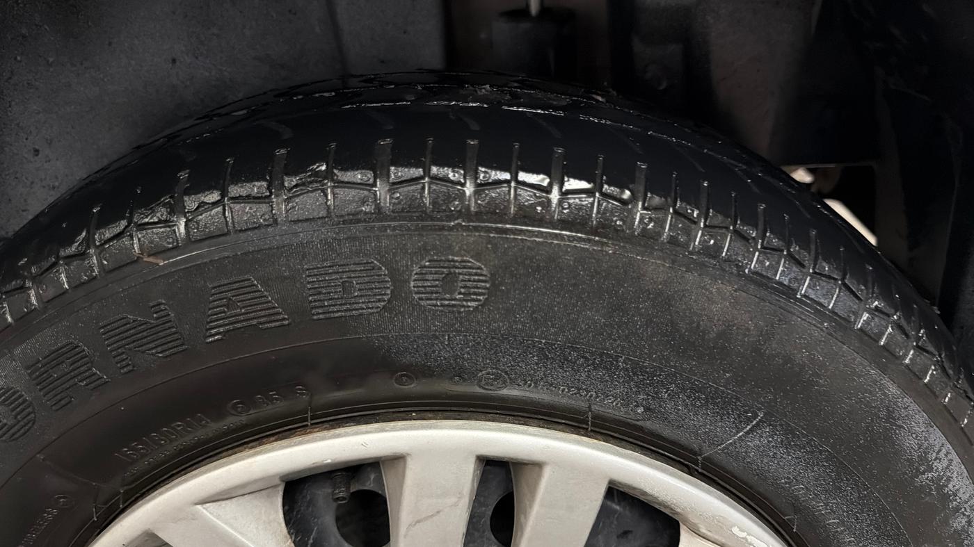2014 Maruti Swift VXI, Petrol, Manual, 48,268 km, Left Rear Tyre Tread