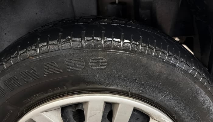 2014 Maruti Swift VXI, Petrol, Manual, 48,189 km, Left Rear Tyre Tread