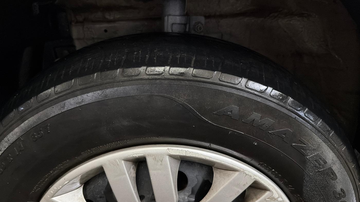 2014 Maruti Swift VXI, Petrol, Manual, 48,268 km, Left Front Tyre Tread