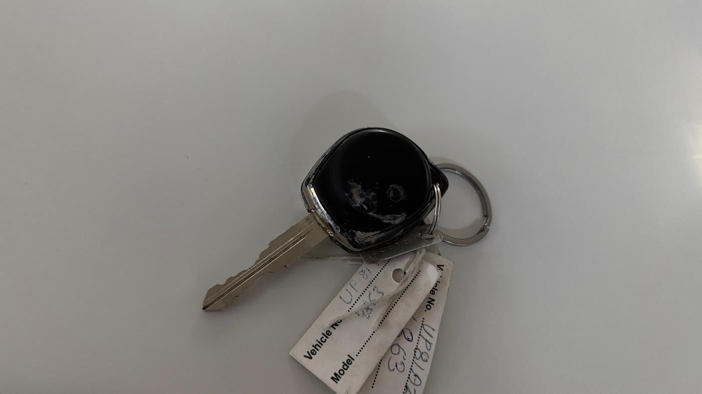 2014 Maruti Swift VXI, Petrol, Manual, 48,268 km, Key Close Up