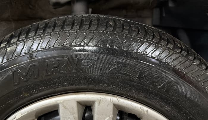 2014 Maruti Swift VXI, Petrol, Manual, 48,189 km, Right Front Tyre Tread